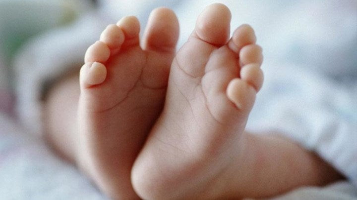 Πάτρα: Γονείς – τέρατα βασάνιζαν βρέφος 7 μηνών – Το χτυπούσαν και έσβηναν τσιγάρα πάνω του!